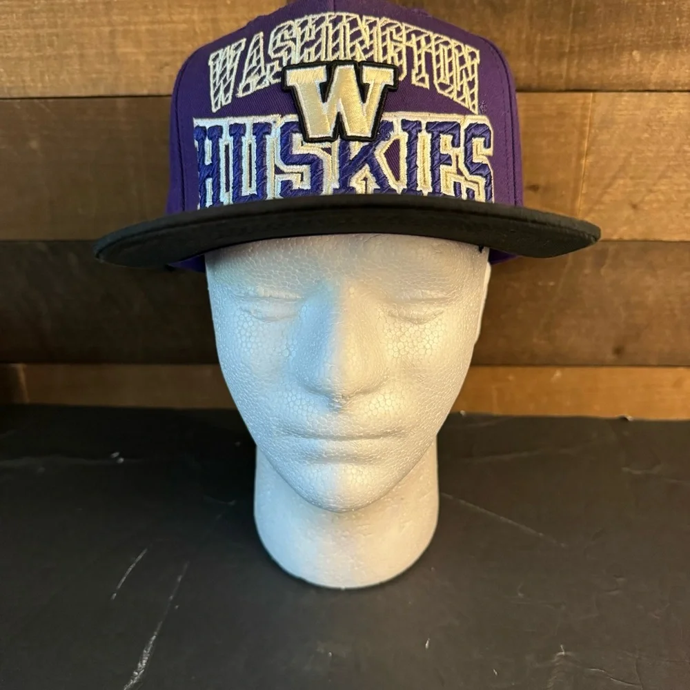 Washington Huskies Purple And Black‎ Strapback Hat Y2K Top Of The World